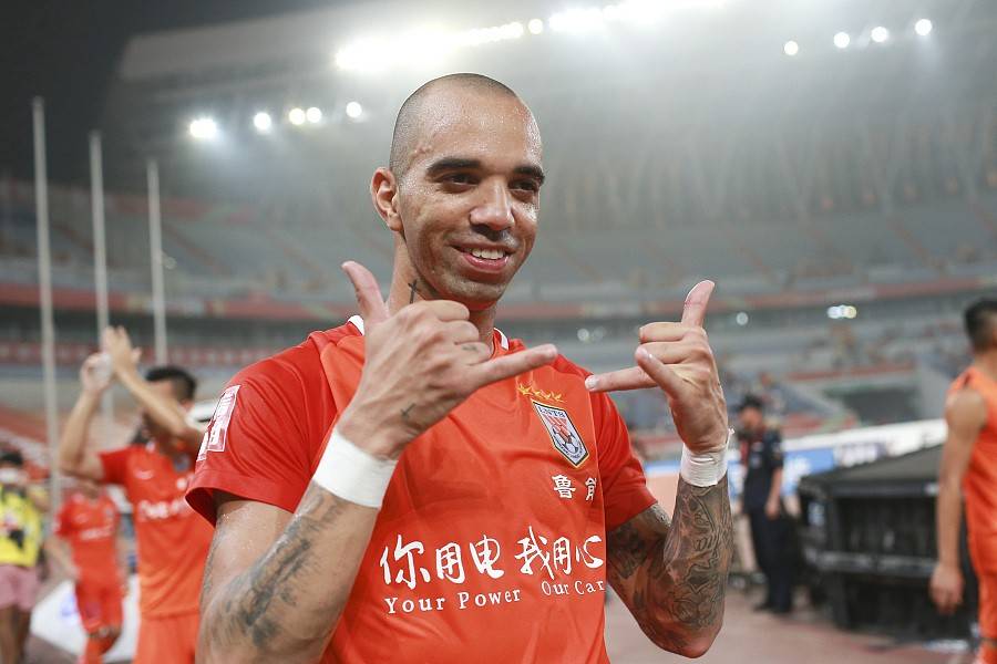 里尔迎意大利杯关键赛，清晨门线救险，悬念犹存，阵容厚度经受考验的简单介绍