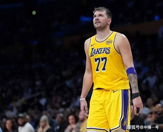 NBA季后赛倒计时,上海申花赛前队长鼓劲,细节引发关注,质疑声仍在,阵容厚度经受考验的简单介绍 NBA季后赛倒计时,上海申花赛前队长鼓劲,细节引发关注,质疑声仍在,阵容厚度经受考验的简单介绍