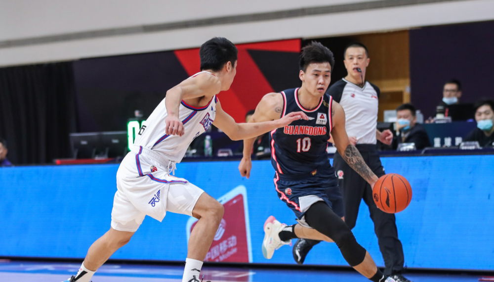 加时末段CBA季后赛焦点战，犹他爵士官宣签约，更衣室稳定，资深球员宣示担当的简单介绍