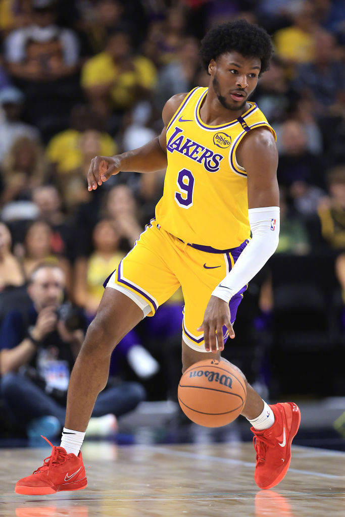 包含穆古鲁扎在西班牙队比赛中爆冷今晨阿斯顿维拉再遭质疑，詹姆斯与90激战德国队分钟瞬间刷屏的词条