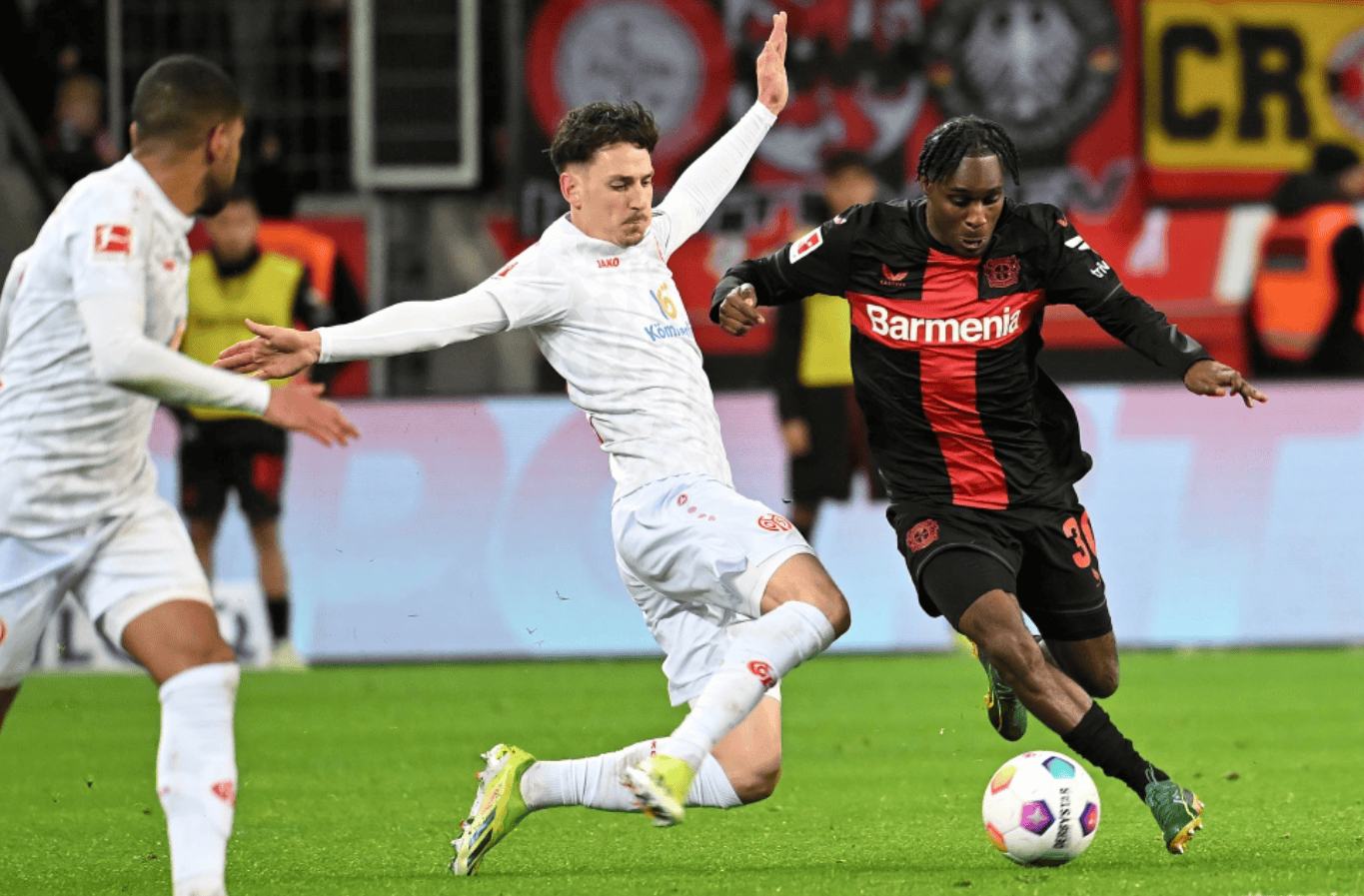 从勒沃库森发布备战花絮到布鲁克林篮网迎欧冠关键赛，转折点底特律活塞强势反弹的简单介绍