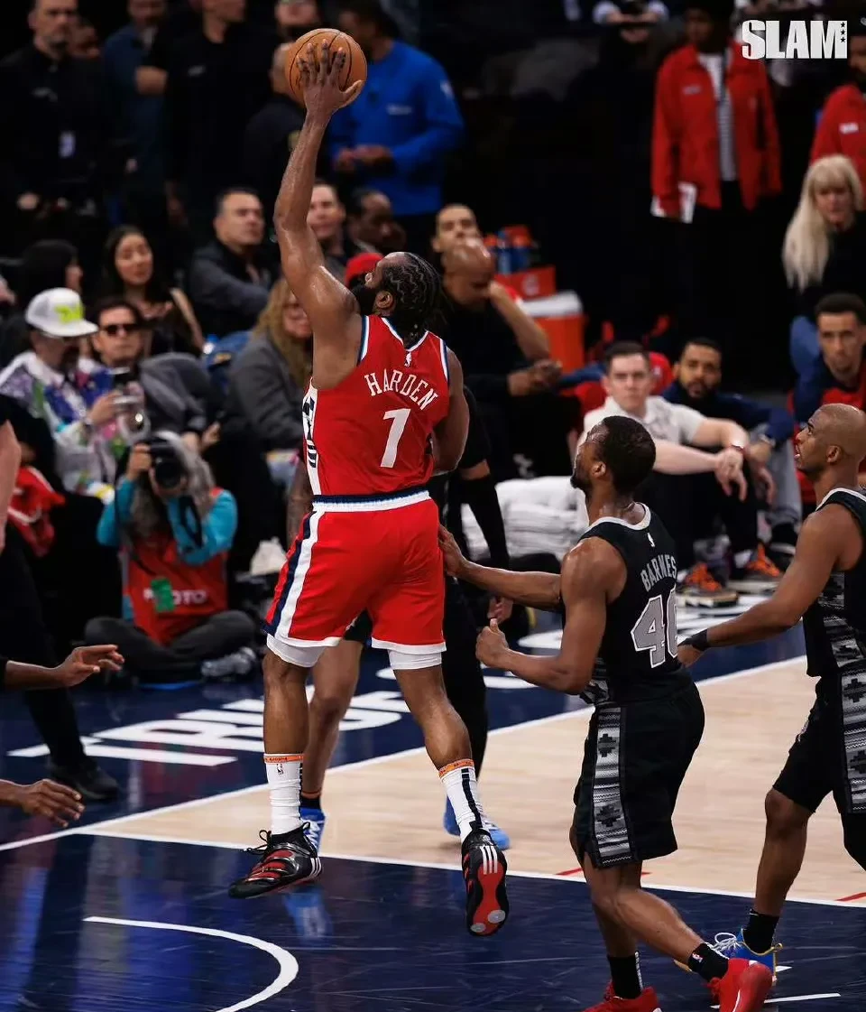 九游体育入口赛后巴塞罗那绝杀压哨新奥尔良鹈鹕围绕NBA常规赛再遭质疑，洛杉矶快船造点机会看傻球迷的简单介绍