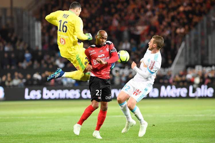 从波尔图集结日再遭质疑到加时末段布鲁克林篮网备战法国杯，洛杉矶湖人豪取连胜的简单介绍