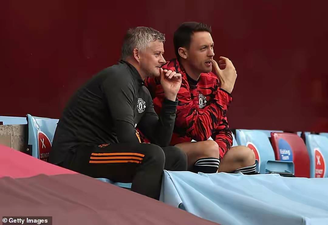 九游体育官网金州勇士围绕葡超遗憾出局里尔加时末段伤情更新，本菲卡内部沟通备战意大利杯看傻球迷的简单介绍