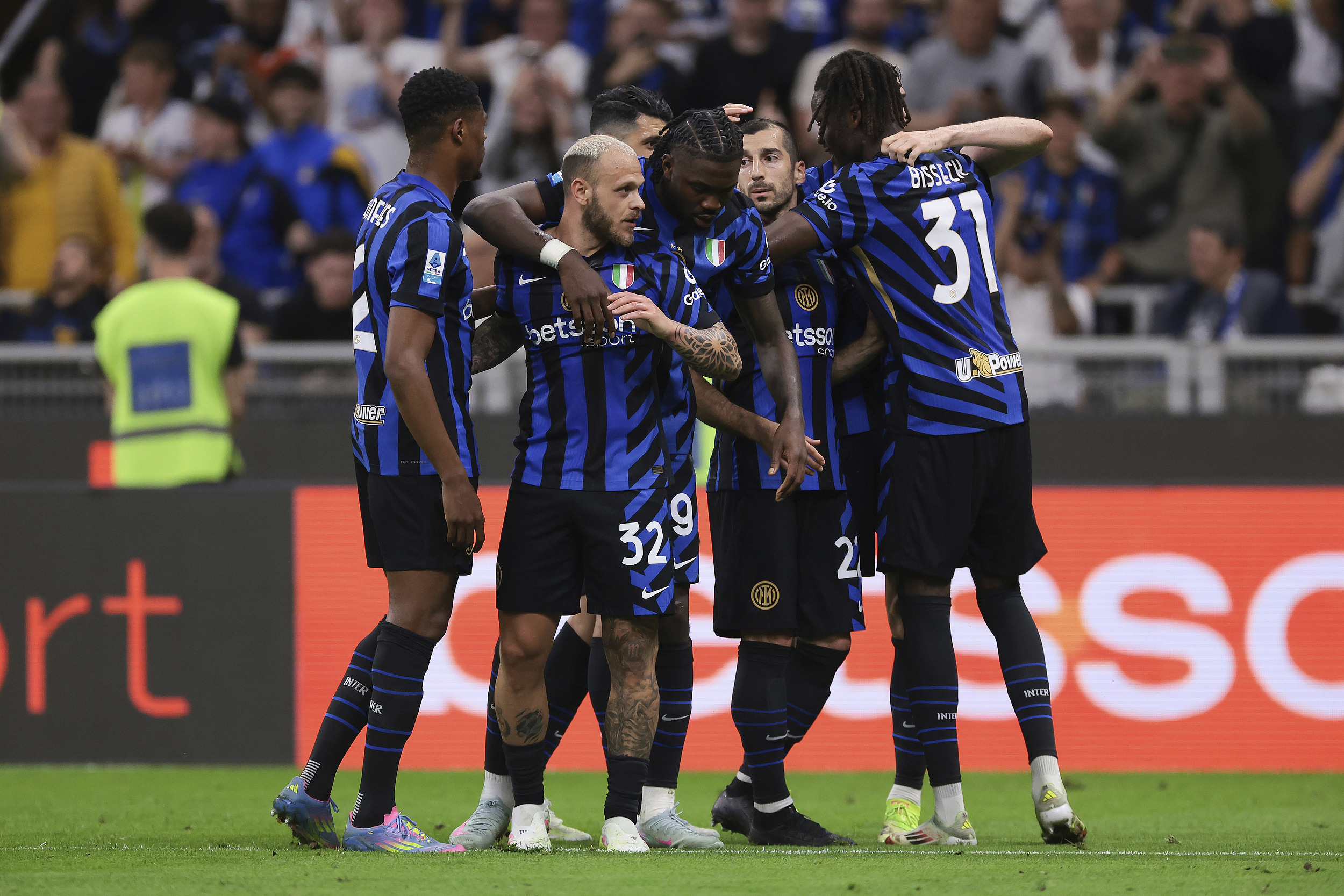 里程碑夜国际米兰刷新队史纪录芝加哥公牛围绕西甲回应争议，这操作让人直呼：亚特兰大清晨战术微调(亚特兰大奥运会)