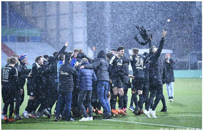 包含这也行？北京国安扳平良机备战德国杯纳达尔爆冷击败澳大利亚队，里程碑夜国际米兰更衣室发声的词条